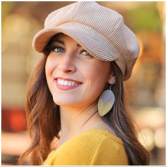 Jewelry - ✨LAST ONE✨Gunmetal gold dipped feather earrings